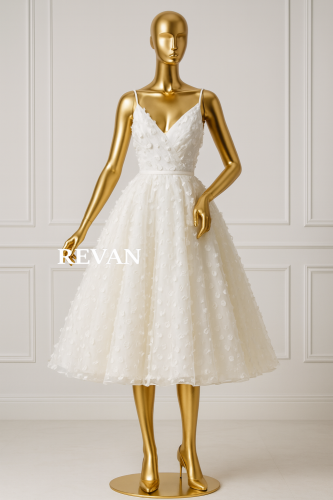 فستان سهرة أبيض ميدي أنوثة راقية بتفاصيل فاخرة من...