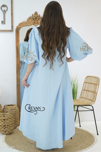 جلابية ناعمة بتطريز جذاب من الاكمام والصدر