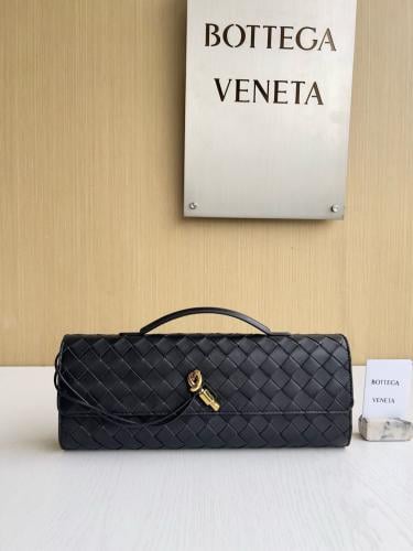 Andiamo Clutch size 31cm