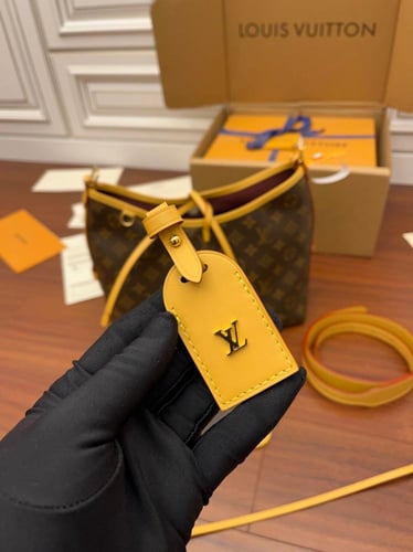 لويس فيتون كاري CarryAll PM