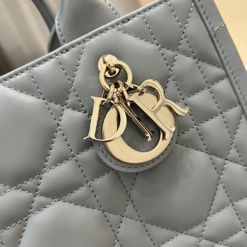 ديور بوك توت صغير