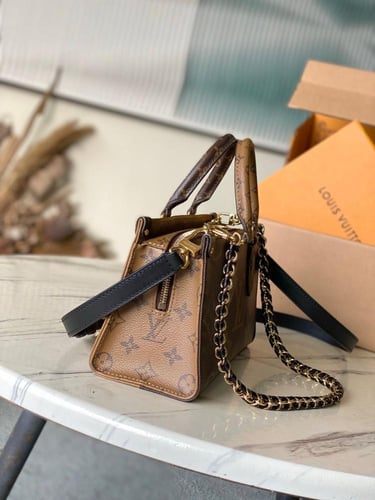 لويس فيتون OnTheGo East West Chain