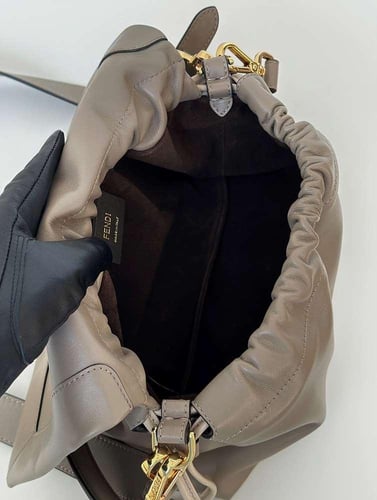 شنطة Mamma Baguette من فندي بحجم وسط 26.5cm