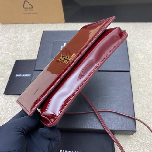 سان لوران CASSANDRE PHONE HOLDER IN PATIENT LEATHE...