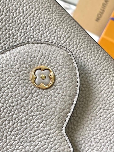 Louis Vuitton Capucines BB