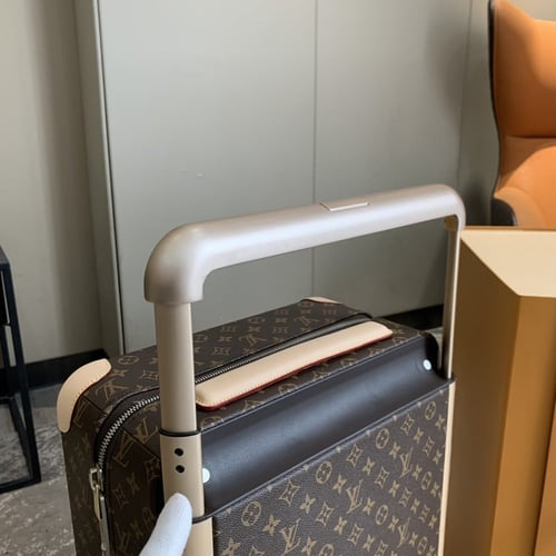 شنطة سفر من لويس فيتون