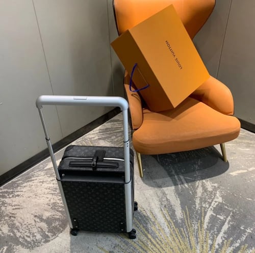 حقيبة سفر لويس فيتون