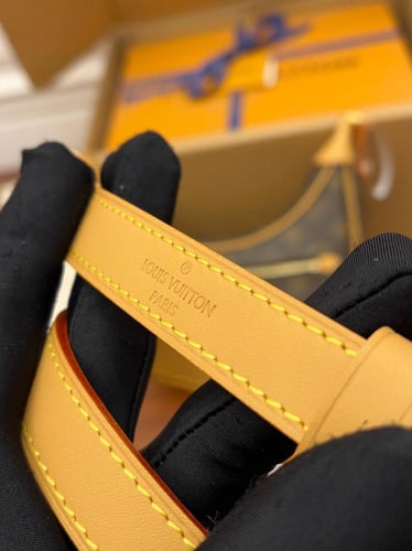 لويس فيتون Loop Bag