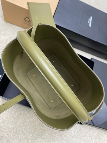 Saint Laurent LE 37 large مقاس الكبير