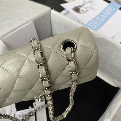 شانيل كلاسيك ميني جلد لامب سكن مقاس 20cm