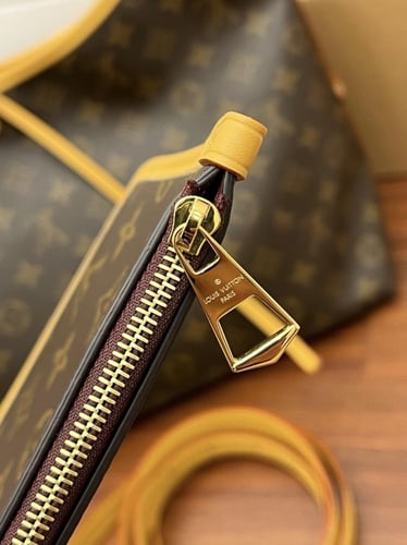 لويس فيتون كاري CarryAll MM