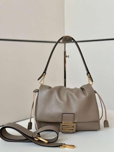 شنطة Mamma Baguette من فندي بحجم وسط 26.5cm