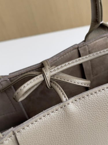 بوتيقا Mini Arco Tote مقاس 25cm