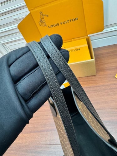 لويس فيتون نيفرفول Neverfull Inside Out MM