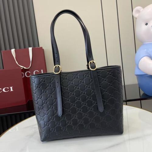 قوتشي GG Emblem medium tote bag وسط مقاس 25cm