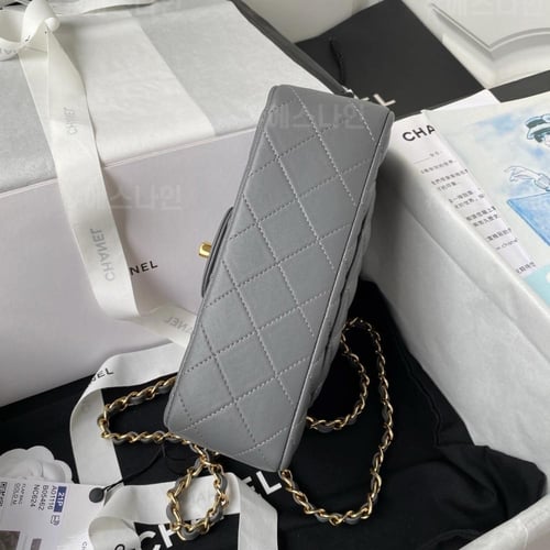 شانيل كلاسيك ميني جلد لامب سكن مقاس 20cm