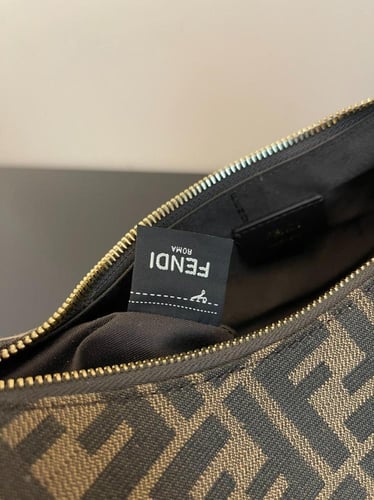 فندي Fendigraphy Small مقاس 29cm