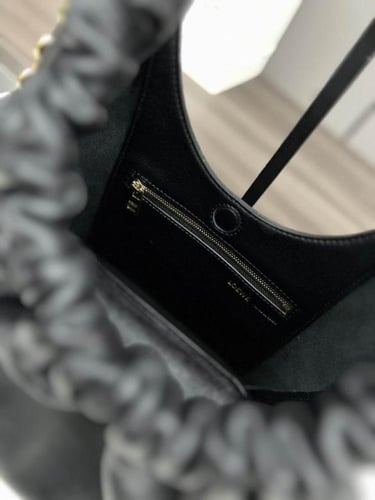 Loewe Small Squeeze bag