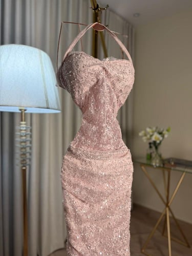 فستان فخم وردي غنى