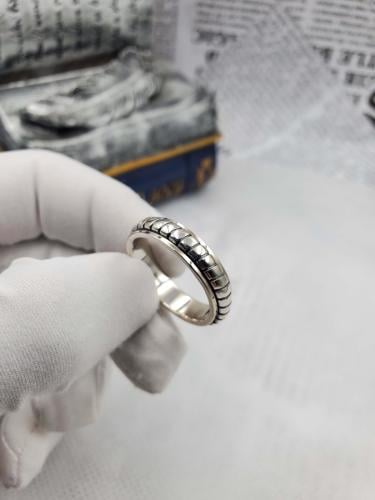 دبلة رجالي فضة عيار 925 محفر بشكل أنيق