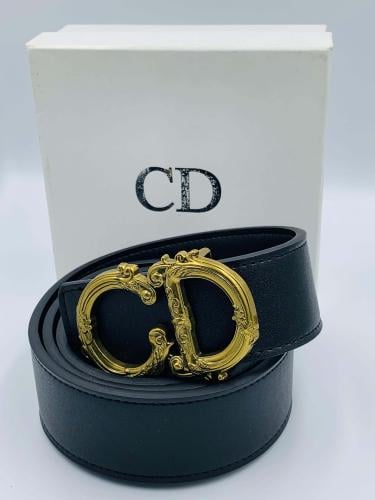 حزام جلد للنساء لون اسود بعلامة CD الذهبية