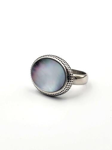 خاتم فضة عيار 925 بتصميم مميز ومزين بالصدف الطبيعي