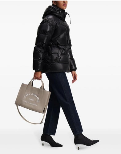 هاند باق كارل لاغرفيلد