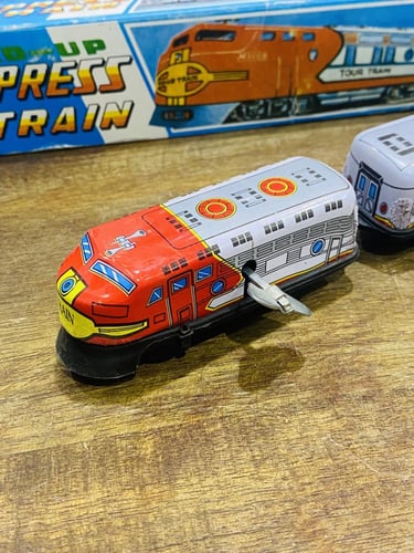 من البنود المميزة؛ لعبة القطار مصنوعة من الصاج وال...