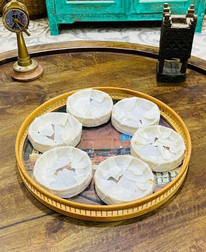 من البنود المميزة؛ صينية تقديم بحجم ٣٠سم تقريباً؛...