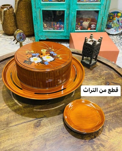 من البنود الشحيحة؛ صينية تقديم بثلاث طبقات؛ بورود...