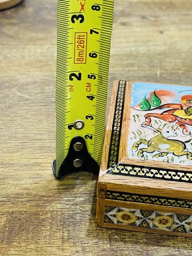 من البنود المميزة والجميلة؛ صندوق من الخشب الطبيعي...