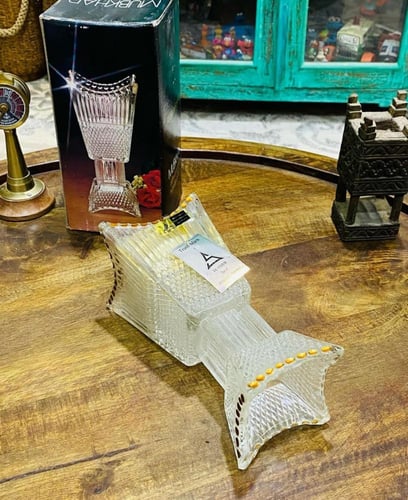 من البنود المميزة جداً؛ مبخرة من الكريستال الصافي...