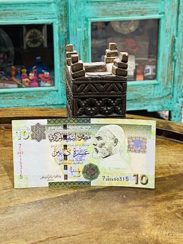 ١٠ دينار ليبي الإصدار السابع بصورة عمر المختار؛ حا...