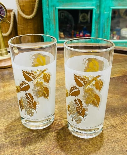 من النوادر؛ طقم مكوّن من جيك وعدد ٦ كاسات؛ اشتهر ف...