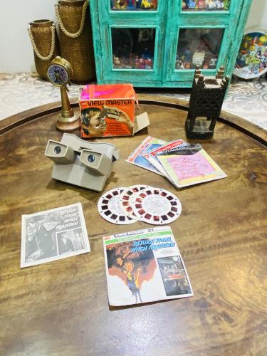 من البنود الشحيحة؛ منظار يعرض فيه نياتيف الصور قدي...