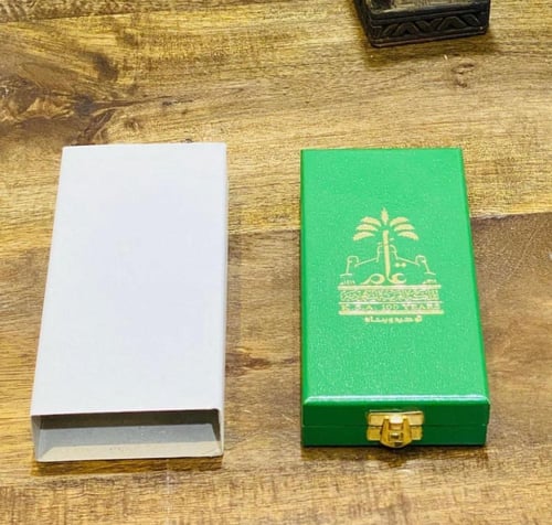 وسام (نوط) الذكرى المئوية؛ أصلي مخزن بالعلبة الخاص...