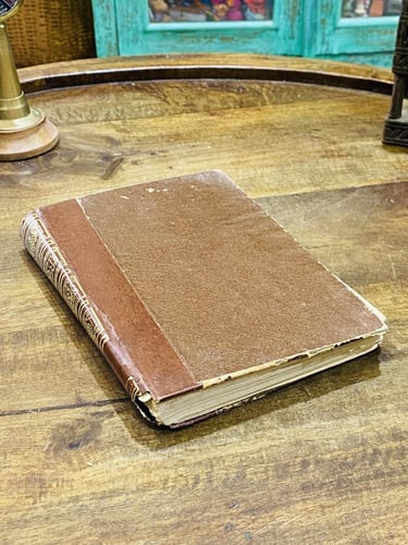 من البنود الشحيحة؛ مصحف بغلاف متين طبع عام ١٩٧٨م