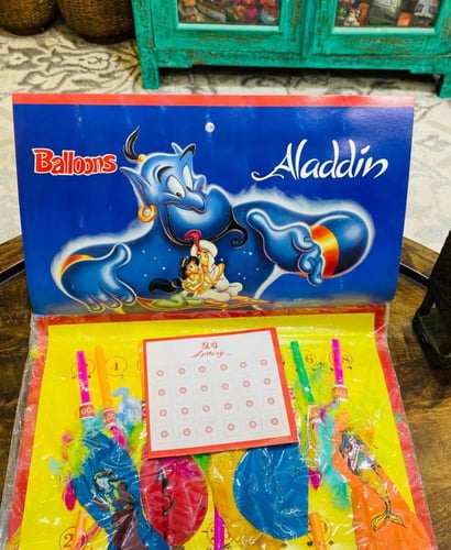 من تعليقات البقالة قديماً بداخلها بالونات كانت تبا...