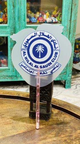 من البنود المميزة؛ زميرة تشجيع ومروحة للتهوية بشعا...