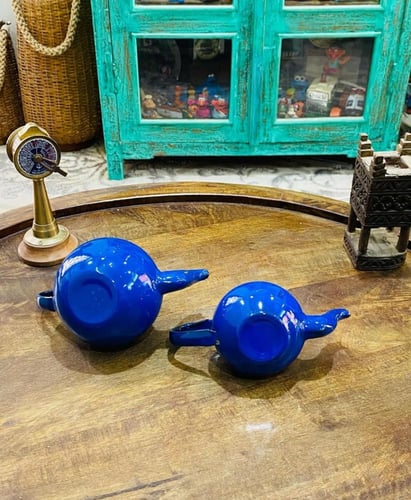 من البنود المميزة؛ طقم أباريق غضار بمقاسين مختلفين...