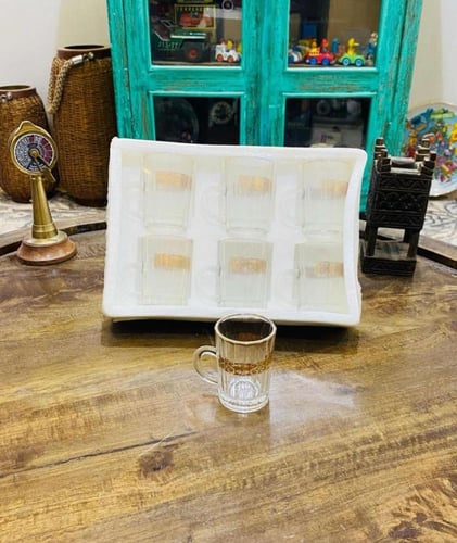 من البنود المميزة؛ صندوق من الفلين بداخله عدد ٦ بي...