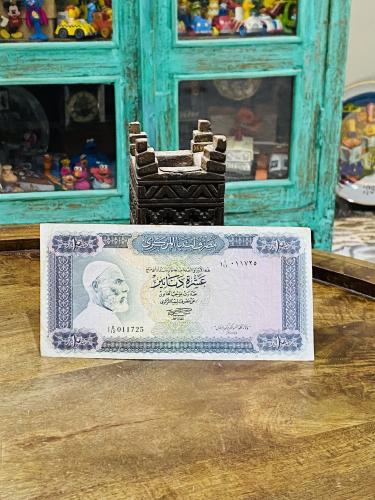 ١٠ دينار ليبي الإصدار الأول بالآية وصورة عمر المخت...