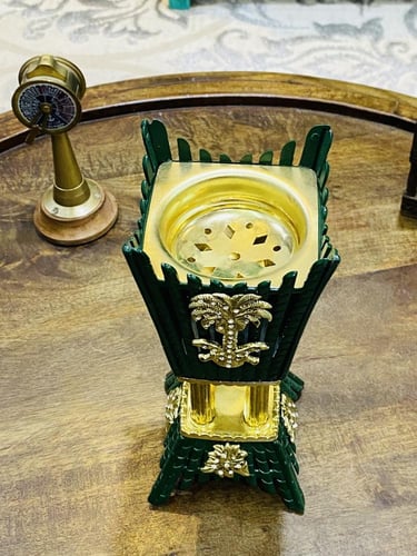 من النوادر؛ مبخرة قديمة عمرها قرابة الخمسين عام؛ ث...