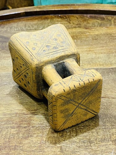 من البنود الشحيحة جداً؛ مبخرة من الحجر قطعة واحدة...