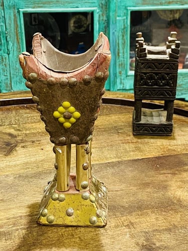 من النوادر؛ مبخرة صناعة يدوية بحجم صغير وأنيق؛ من...