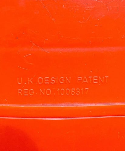 من النوادر؛ مغلف يحوي ٣ ألعاب مكونة من سيارة شرطة...