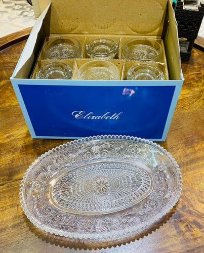 من النوادر بهذا الشكل؛ طقم مكون من ٦ كاسات وبلم زج...