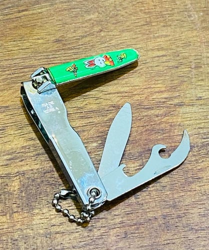 من البنود المميزة؛ كرتون بداخله عدد ١٢ مقص أظافر؛...