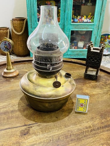 سراج قديم من النحاس كبير الحجم بإرتفاع قرابة الـ ٣...