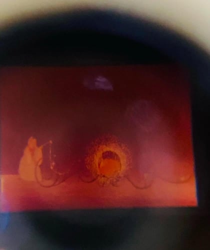 من البنود الشحيحة؛ سينما يدوي يعمل بتحريك المقبض ب...